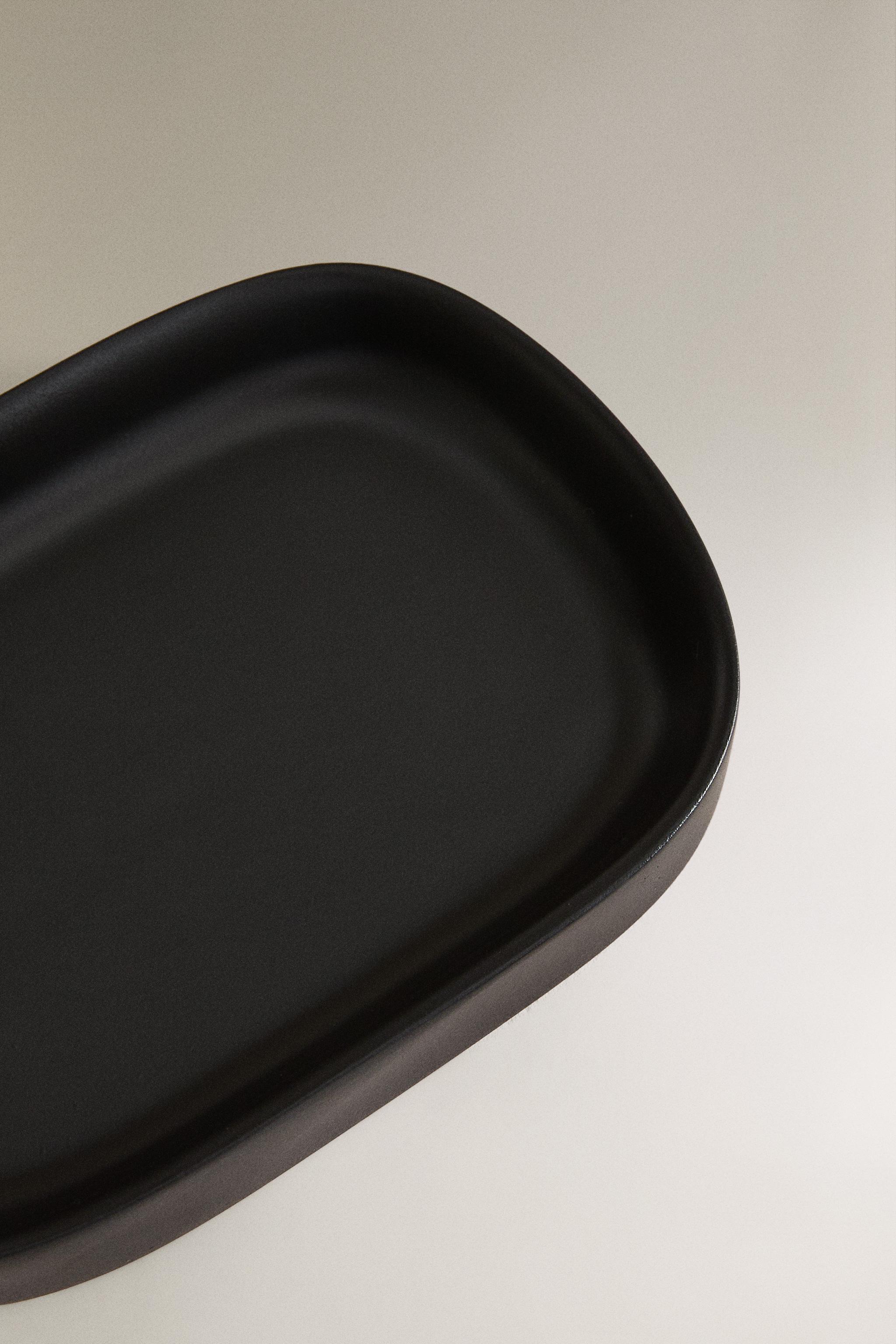 BLACK RESIN SOAP DISH